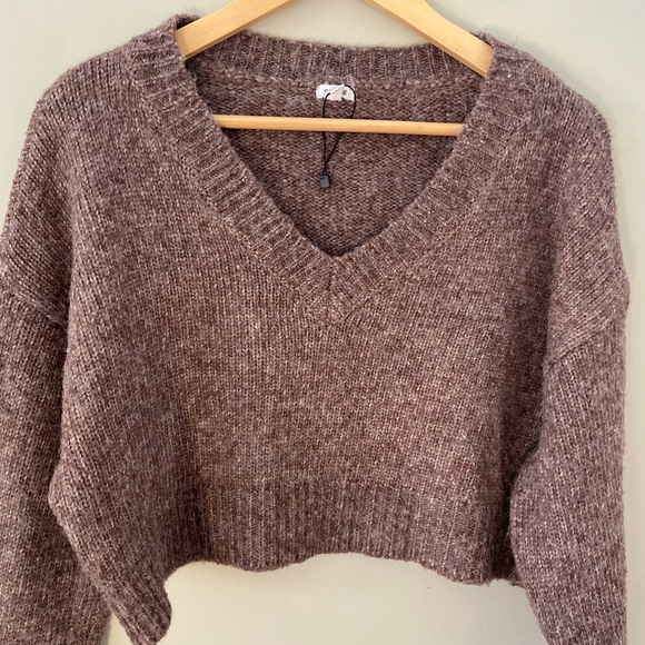 ❄️Garage Cropped V Neck Preppy Heather Brown and White “Hairy” Eloise Sweater - Picture 4 of 6